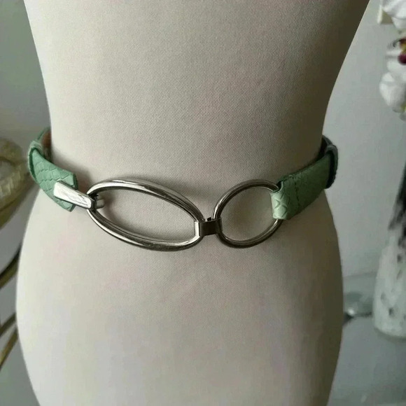 Ellen Tracy leather belt adjustable very chic - Picture 3 of 5